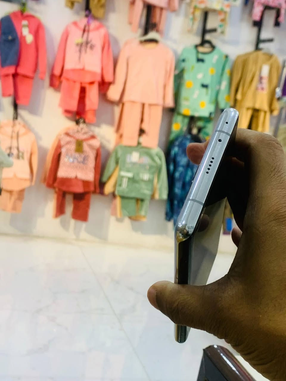 للبيع هواوي ميت 40 برو نظيف كلش لا واكع ولا مشخط  مفطور لمس فطر ناعم
ذاكرة 256 وذاكرة عشوائية 8
بطاريه بقدرة شحن 66w  يدعم الشحن السريع
مقاوم للماء والاتربة 
 كامرتة 50 ميكابسكيل
بتصوير فديو 4k
يدعم 5G
المعالج 9000 kirin 
دبل سيم كارت جهاز فلاكشب 
 
للمراوس
***********
