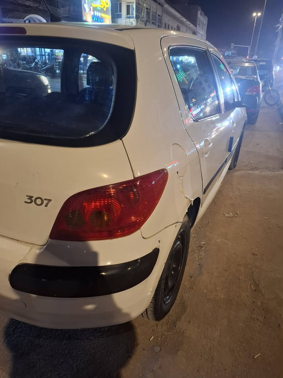 السلام عليكم بيجو فرنسي 307موديل 2004بيها اربع قطع صبغ وتبريد ميشتغل محىك وكير خير من الله العنون الحله مركز مدزينه السعر43 وبيها مجال قليل***********
