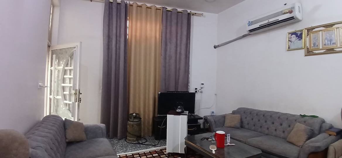 يا. •اللّـہ̣̥  
اللهم. صل علـّۓ.  محمد. وال محمد
السَلٱمٌ عـَلـْيگمّ-ۈرحـْمّـٌة ٱللـّہ ﯙبُرگـّاتہ
     يعلن.  مكتب.  الشريفي للعقار 
عن. وجود.  دار.  للبيع.  الموقع. مفرگ. السده.  قبل. صعده. الجسر.  ع. يسار. يم. اسواق. الموسوي.  موقع.  ممتاز.  قريب. ع. شارع. العام.  
مساحت. الدار.  130. متر.  ركن.  
يتكون. م̷ـــِْن. غرفه. وصاله. ومطبخ. واستقبال.  البيت. حديث. وموقع.  مرتب. السعر.  75. وبيه. مجال.  اي. استفسار.
***********
***********
***********
