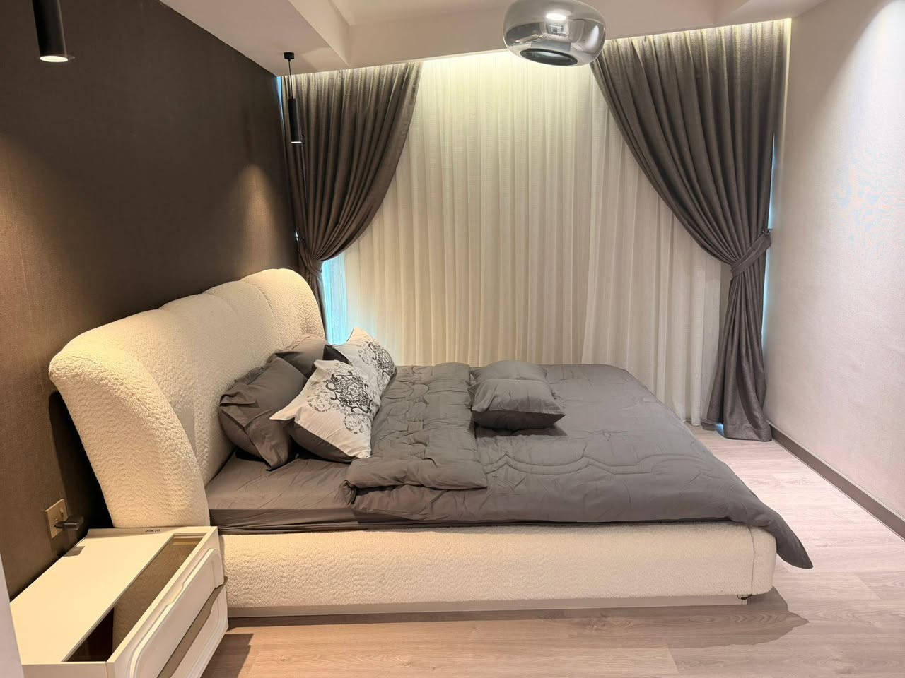 شقة للاستثمار بوارد شهري 1500$ في كافالي تاور ✨
شقة طابق 34-A
3 غرف + صالة
المساحة 172 متر
مؤجرة حالياً
السعر: 185,000$
فرصة ممتازة للدخل الثابت والاستثمار المضمون
للحجز والاستفسار واتساب: *********** أربيل, العراق
