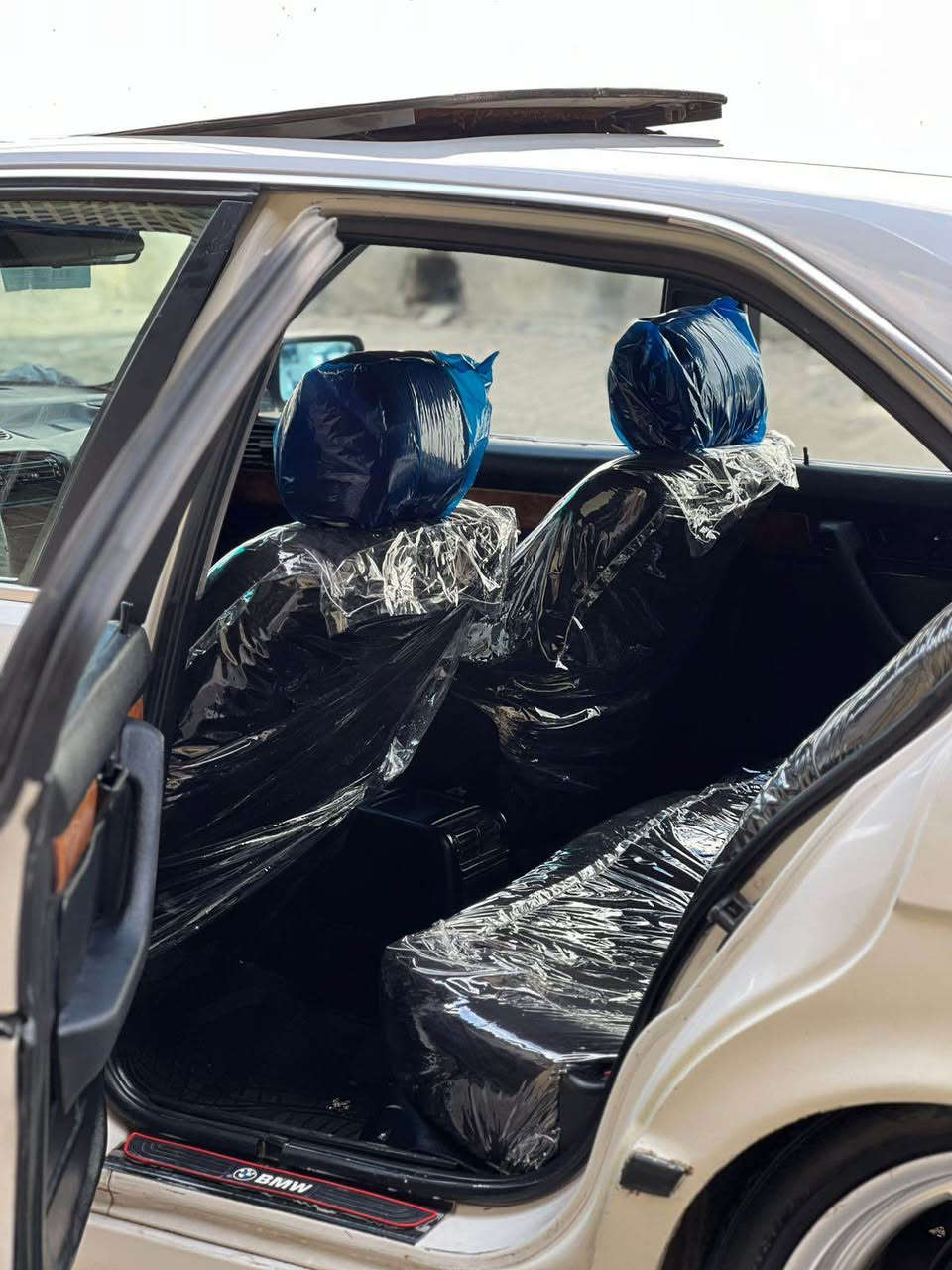 Bmw١٩٩٣ 
بستيك سبوخي هةية  
مةكينة ٥٢٠گير عادي  دجيتةل 
٤جام كارةباي سلايت پةرةشوت فورميكة absويل ١٨mرةقةمو سةنةوي كةونة أربيل, العراق


**إذا كنت صاحب هذا الإعلان وتريد حذفه لأي سبب، رجاءا أرسل رسالة إلى الدعم الفني**