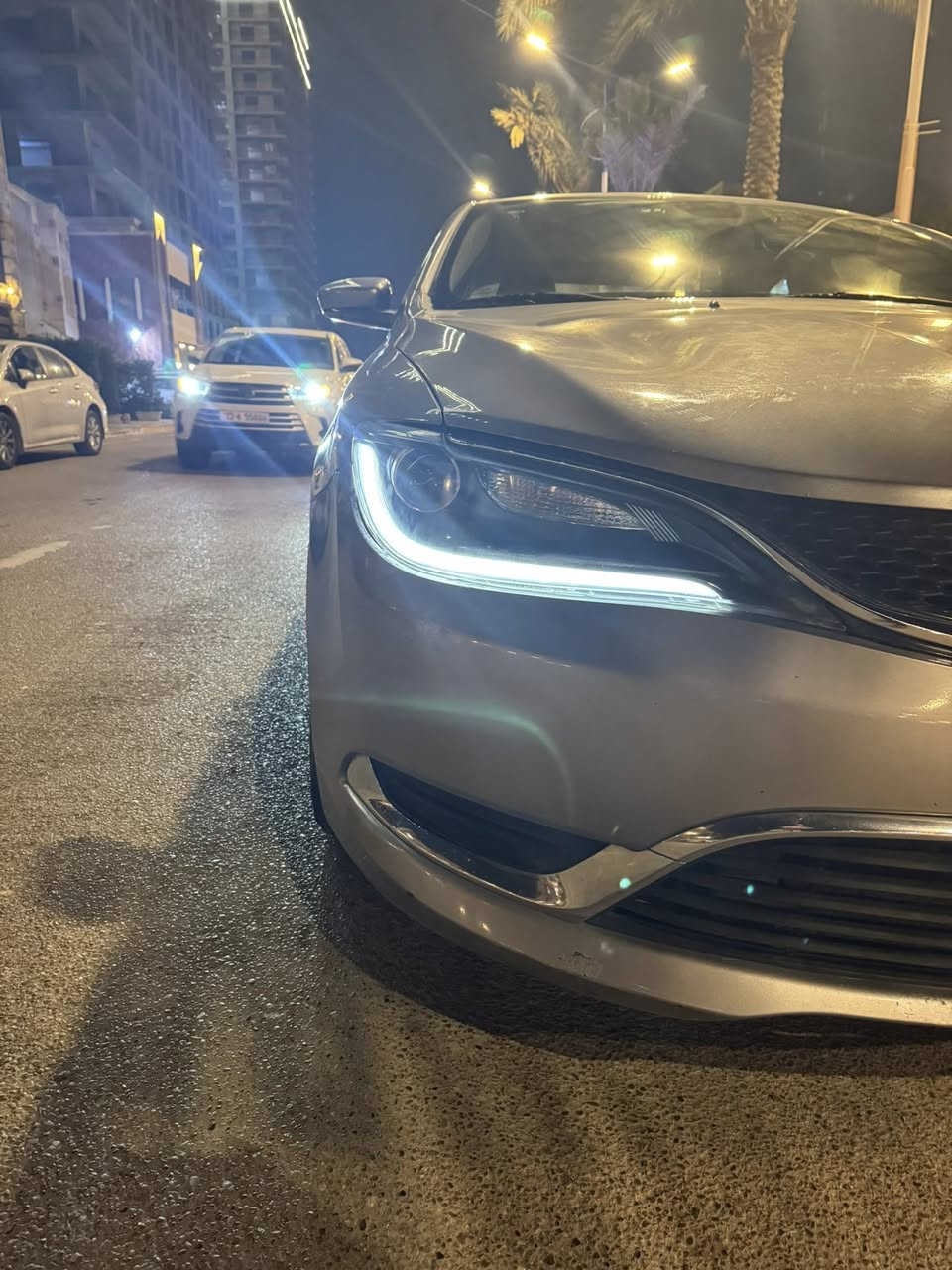 كرايسلر سي ٢٠٠ مديل ١٥   اربعه سلندر مواصفات عادية  رقم بغداد مشروع وطني بسمي شرط التحويل  . حادث جاملغ عكس السايق وبنيد . ارباك طاك  ومسوي سستم مقاومة   . بيهه صفحة صبغ بسبب طخطخات . ماشية ٢١٥ الف كيلو (133 الف ميل ) . ضايف الهه كومبريسر مال  اس ار تي ثلج.    
لدات جانبية . شاشة اندرويد مرتبة  ما تغطي الدكتات مال تبريد  بيهه كار بلي  واندرويد اوتو . صدر امامي جديد اذاين فيتبمب  وكلشي مشتري بي وصل الهه مسوي دفتر صيانة . مبرمج مراوح ٩٥ وتبديل ولف و ماء راديتر دوري . مكينة الحمد لله حلوة ودائما ادير الهه دهن لو ادينول لو اكسادو  . كيرهه حلو ومبدل اله هايدروليك قبل ١٠٠٠٠ كيلو . عليهه ادامة يمً اخوية علي الدليمي. 
السعر ٩٥ ورقة
*********** 
المكان بغداد
