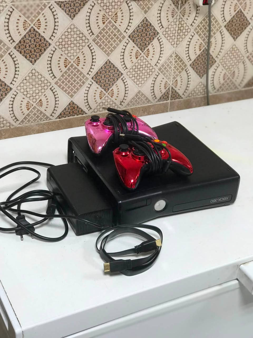 يالله سلام عليكم اكس بوكس كامل ملحقات جيب وشغل متروس ترس العاب ومن ضمنها GTA5 يدات جوستك ثنين سعر 100 وبي مجال بسيط رقم ***********مكاني بغداد بسمايه
