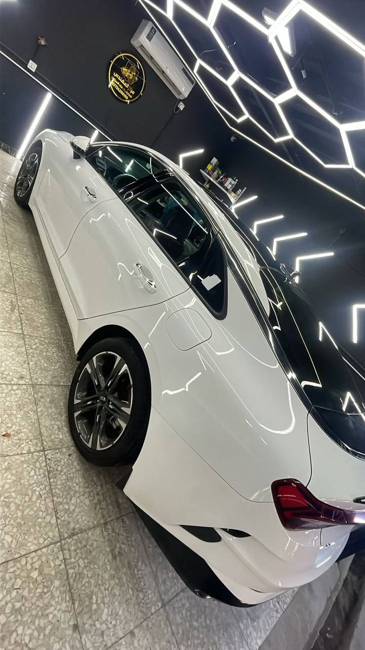 السلام عليكم سيارة خليجية محرك 2000 المرغوب
(كفالة عااااااااااااااااااااااااااامة )

للبيع / Kia K5 موديل 2021

🚗 السيارة: كيا K5
📅 الموديل: 2021
🎨 اللون: أبيض لؤلؤي
⚙️ الگير: أوتوماتيك
⛽ الوقود: بنزين
📍 الموقع: سبع ابكار

✨ المواصفات:
 • شاشة وسطية كبيرة
 • كاميرا خلفية
 • حساسات خلفية
 • تشغيل بصمة
 • نظام دفع أمامي
 • إضاءة LED أمامية وخلفية
 • مقاعد مريحة ( جلد )
 • تدفئة تبريد
 • تصميم رياضي أنيق

🔧 الحالة: ممتازة
📄 الأوراق: كاملة وبأسمي
💰 السعر: 210قابل للتفاوض

📞 للاستفسار: ***********
