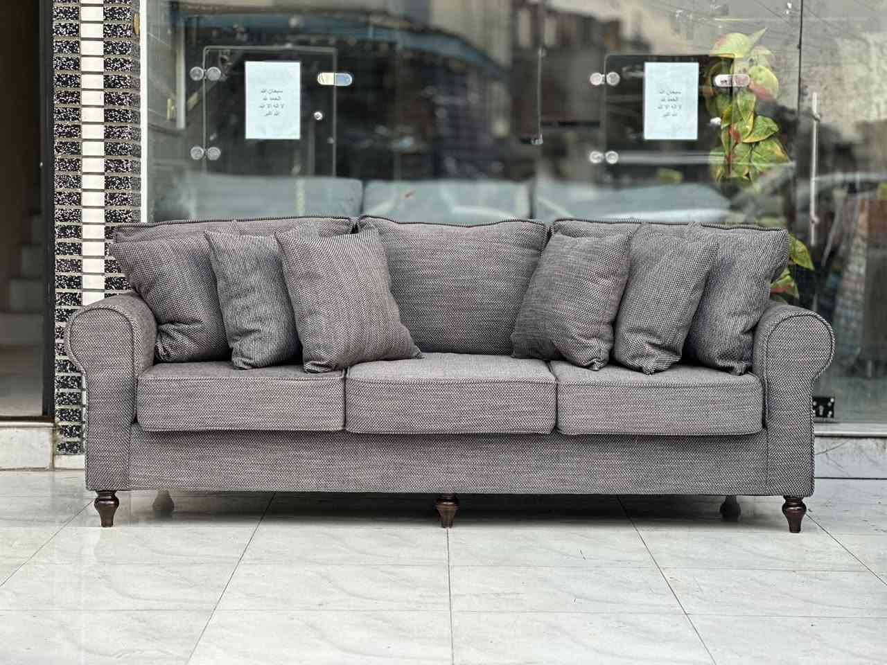 تخم امريكي وارد فيتانمي  MADE IN VITNAM نضافه  مليون. /100    ضهر ومقعد طبي سوفت أمريكي فول فول بوليستر  مقعد متحرك سحاب سهل التنضيف هيكل والرجل والقاعدة بلكامل خشب زان طبيعي بقماشه  رهيبه جدآ خاولي كتان 
عنوانه اربيل زانكو 99 قرب مطعم كص سنگر يوجد توصيل  ل بغداد ولباقي المحافظات الأخرى *********** واتساب فقط علي
