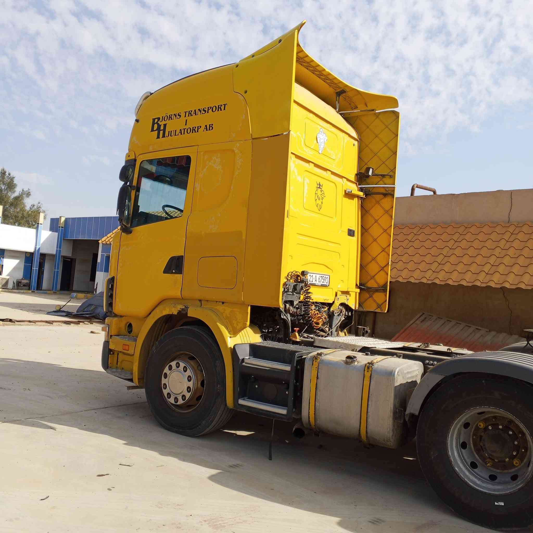 السلام عليكم سكانيه بومه للبيع موديل 2001مكفوله كفاله عامه للاستفسار
‏‪***********‬‏
