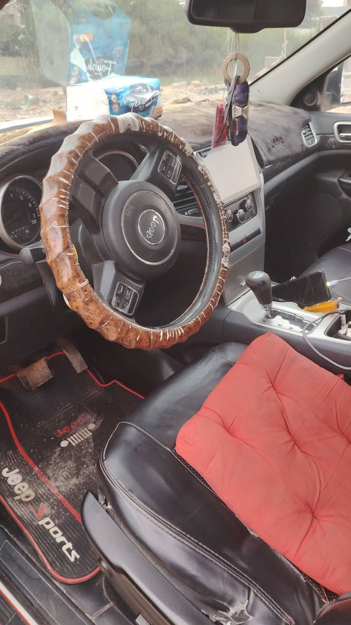 للبع جيب لاريدو موديل ٢٠١١ كلين *********** كركوك  سعره مناسب ١٦٥ بيه مجال
