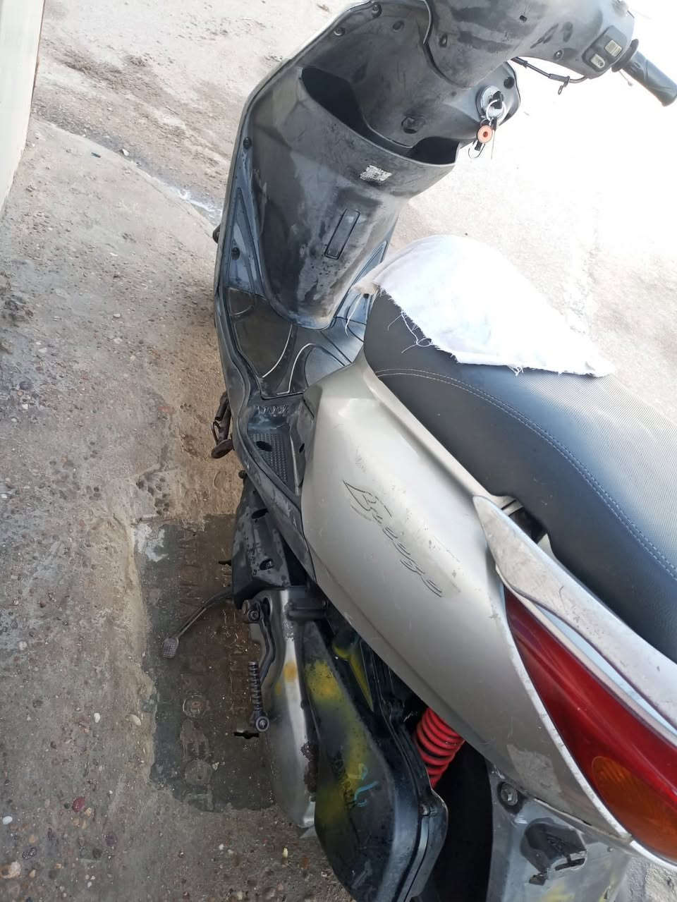 بريز مال رمبه صا ٧اشهر من نزلت من الرمبه بس منفيس بيه الورقه  الثانيه  ضايعه كامله مكمله على حاله الوكاله تفحص وتاخذه اي نقص ما بيه دراجه جديده بمعنى الكلام ١٤٠سرعته السعر٧٥٠مكاني حي الجهاد الملحانيه 
***********راسل وتساب وتدلل الميشتر ليتعبنه رجا
