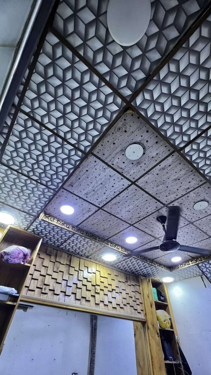 ديكور خشب حلاقه نظيف وجديد كلش تاخذه تشده مباشر كلش نضيف للامانه + 2كرسي حلاقه شغال فول عوزه فقط دوشمه +سقف ثانوي نضيف كلش 

للامانه رايد أغير ديكور المحل 
الاستفسار ***********
هذه فقط واتساب ***********
