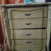 غرفة • بيها مجال