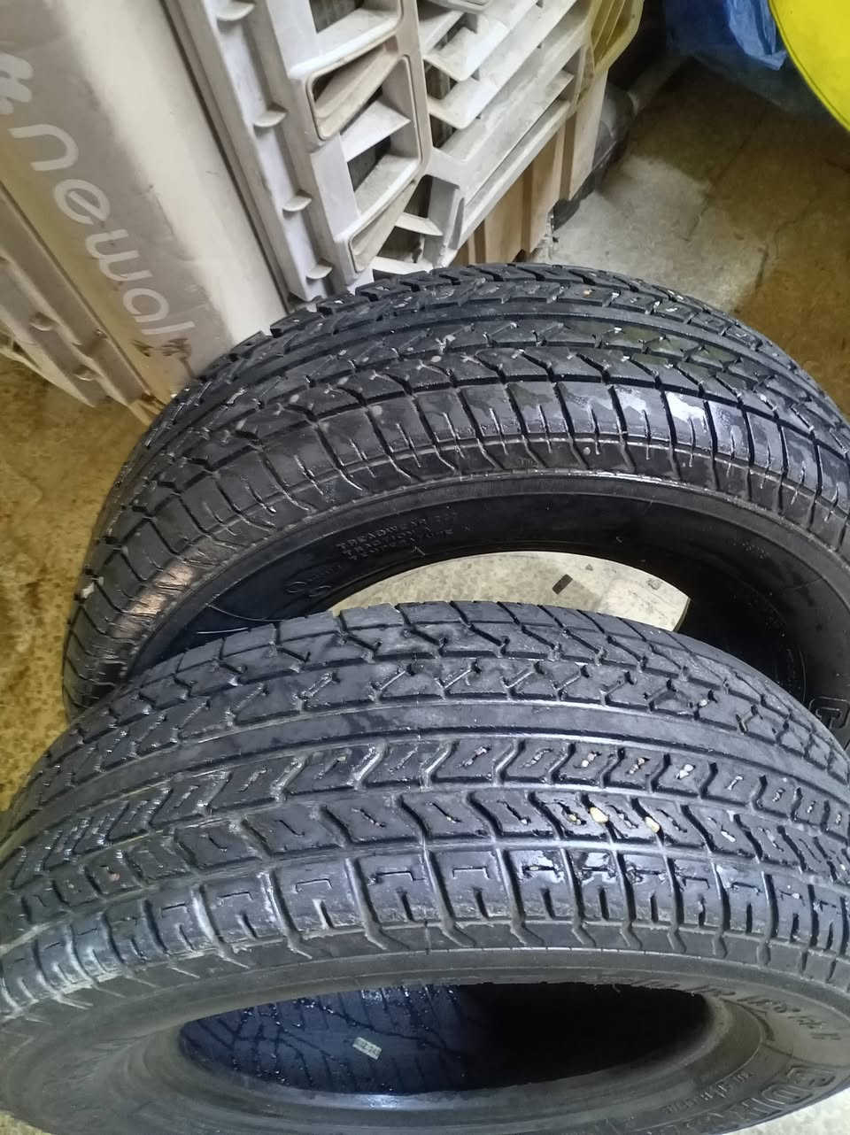 للبيع 
زوج تاير حجم 13
بيهم عواج خفيف يرهم سبير 
السعر 25


**إذا كنت صاحب هذا الإعلان وتريد حذفه لأي سبب، رجاءا أرسل رسالة إلى الدعم الفني**