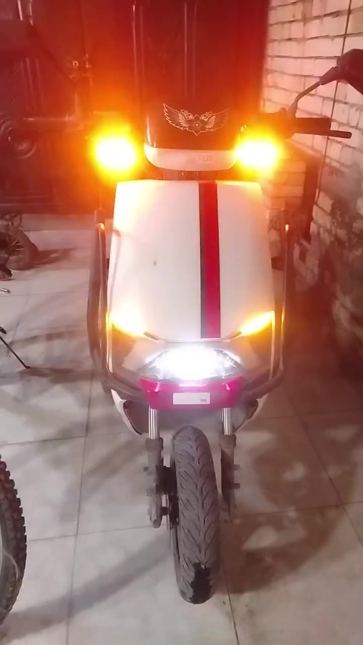 السلام عليكم 
دراجه شحن للبيع نظيفة استعمال شخصي
6 بطاريات
سعة الملف 2500
السرعة 99
ابريك دسك امامي خلفي + نظام اي بي اس 
بصمه وتشغيل عن بعد 
نضام حماية سرقه 
سرعه 3 وضعيات
نظام ال R
نظام P
جهاز انذار قفل سكيورتي
السعر 450 فقط  يابلاش 
ملاحظة… البطاريات نص عمر انطيك بدون بطاريات
👇
للتواصل مع رقم *********** واتساب مفتوح 
المكان زعفرانية
