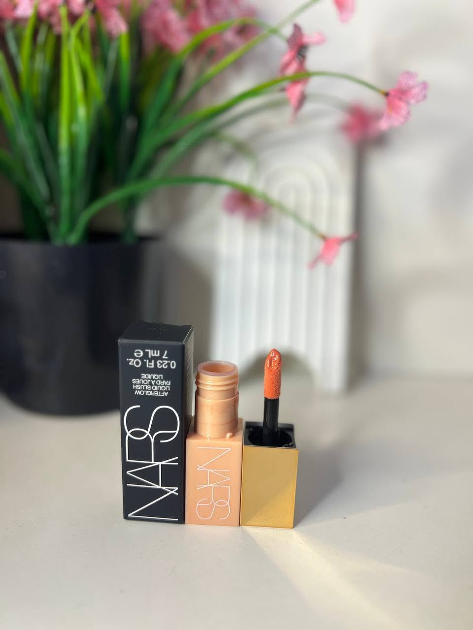 بلشر سائل NARS من شركة نارس الأصلي 
بلشر بتركيبة خفيفة وتغطية عالية بلمسة طبيعية بدون تكتل. يمنحك بشرة ناعمة ومشرقة وثبات يدوم طول اليوم. مثالي للاستخدام اليومي ولمكياج متقن ✨💄
متوفر بثلاث تدرجات أساسية لكل بنت 💚

سعر القطعه 5 الاف فقط🔥❤️
💌 للحجز والاستفسار عبر الدايركت
🚕 يتوفر توصيل لجميع محافظات العراق


**إذا كنت صاحب هذا الإعلان وتريد حذفه لأي سبب، رجاءا أرسل رسالة إلى الدعم الفني**