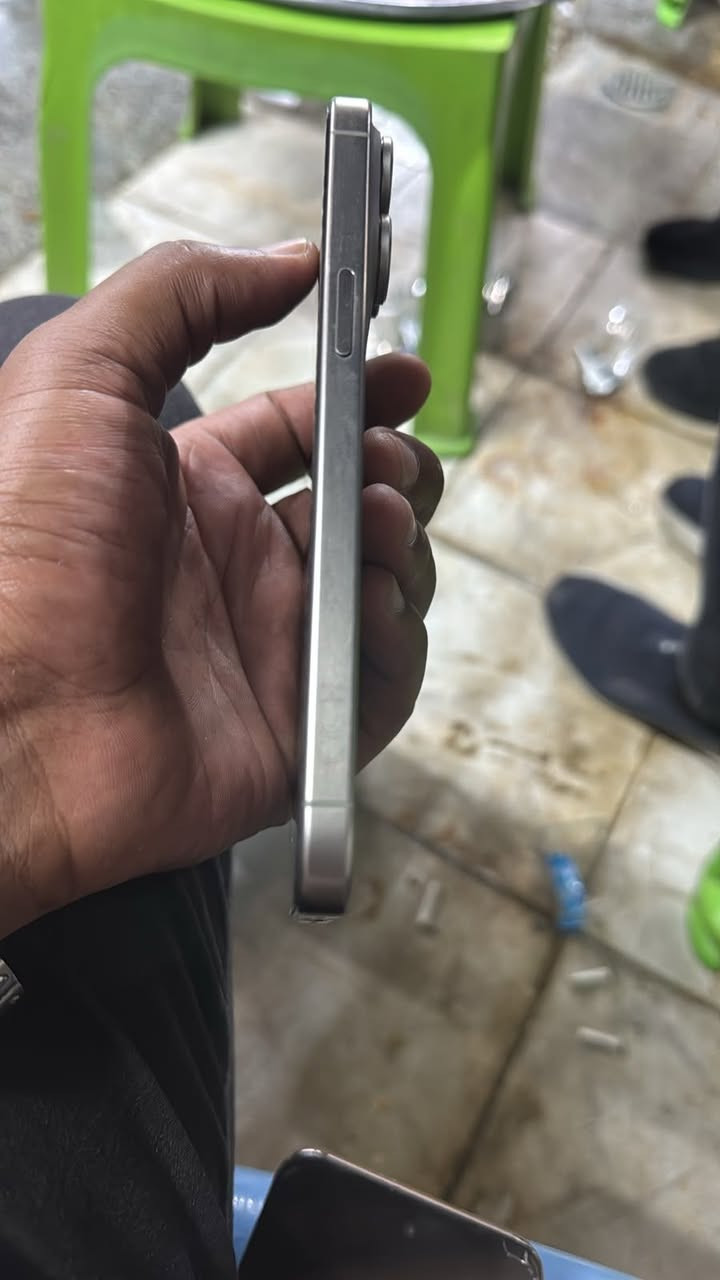 سلام عليكم 
15برو ماكس للبيع 
نظيف شخط مابي او ممبدل بي ايشي بعده بل وكاله
***********
