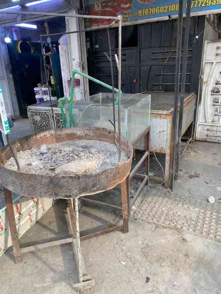 حوض سمك الزجاجي ول حديد وشوايه بسعر جدا مناسب 
لل تواصل ***********
