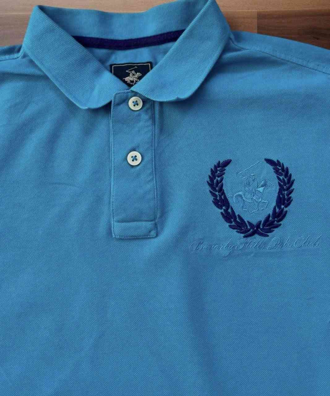 Beverly Hills Polo Club 
(پولو بيفرلي هيلز)
قُطن 100% بنسيج الـ "Pique" الشهير لقمصان البولو (النسيج المُحبّب الحجرب، الذي يسمح بمرور الهواء).

القياس XL 
عُرض الصَدر 58 _ الطول 73 _ وزن 90_95.


**إذا كنت صاحب هذا الإعلان وتريد حذفه لأي سبب، رجاءا أرسل رسالة إلى الدعم الفني**