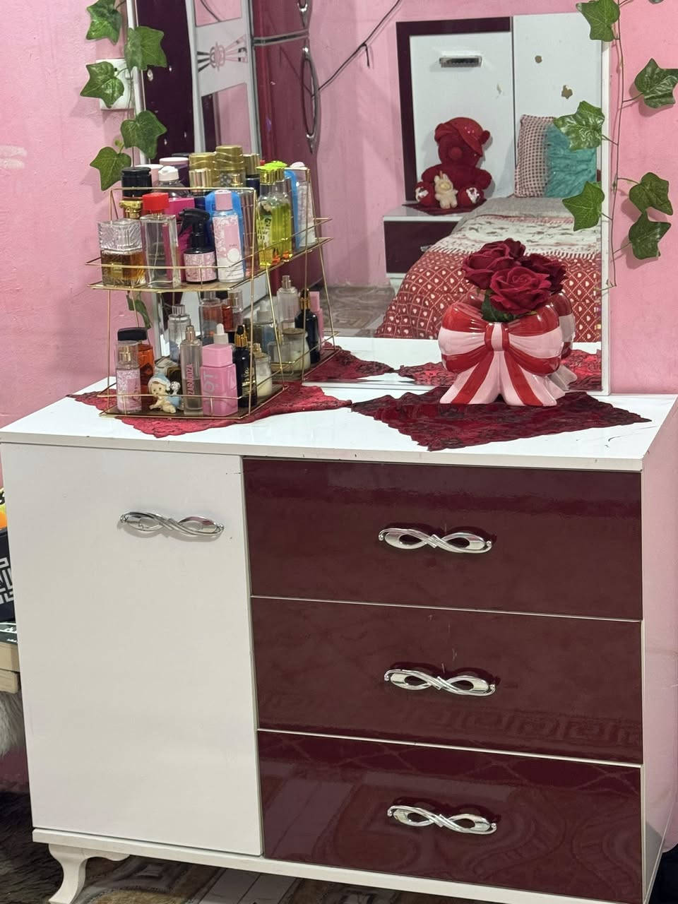 السلام عليكم غرفه تركيه للبيع
السعر ٢٥٠ وبيه مجال 
***********
