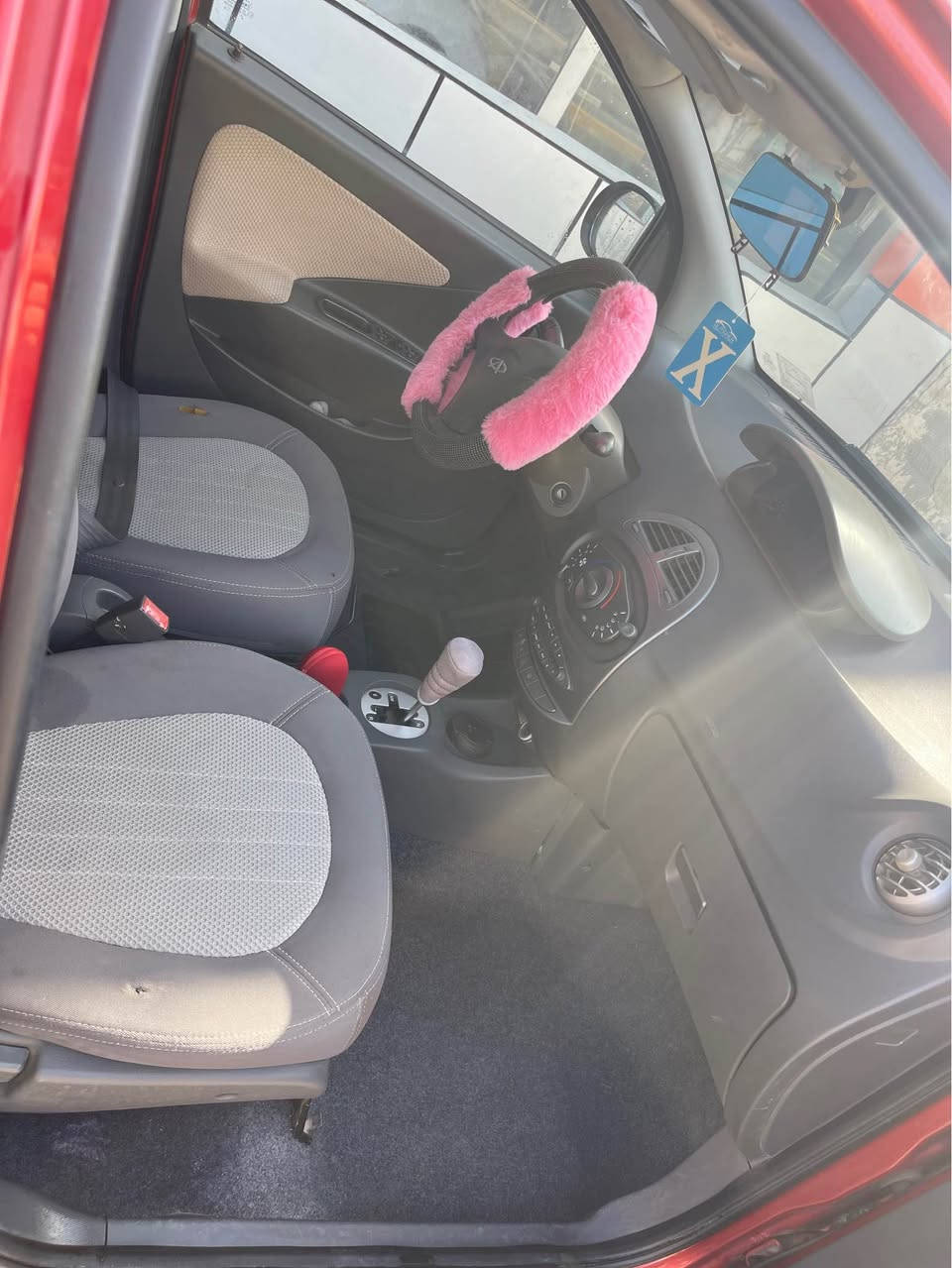 شيري اكس وان 2014  رقم بصرة باسمي تحويل مكينة گير كهربائي تبريد حدادية كاملة السيارة دواخل جديدة بدي بحالة جيدة  تخم تايرات جديدة للبيع سعر 38 ورقة وبيه مجال  *********** البصرة, العراق
