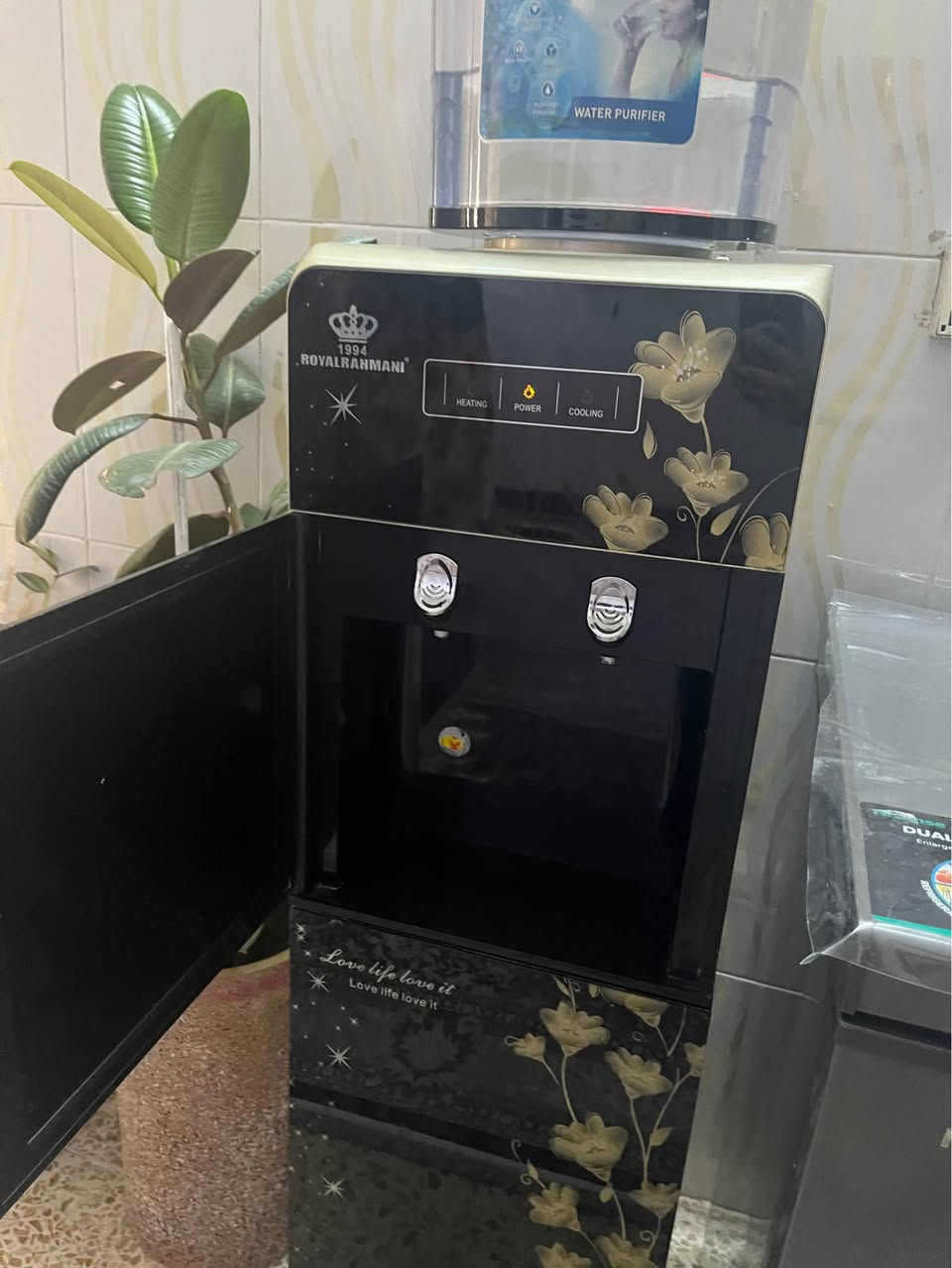 برادة كلش جديد ما بيها اي عيب ثلاجة هم ماي بارد و حار 
السعر 100 بيها مجال 
رقم موبايل ***********
*********** كركوك, العراق
