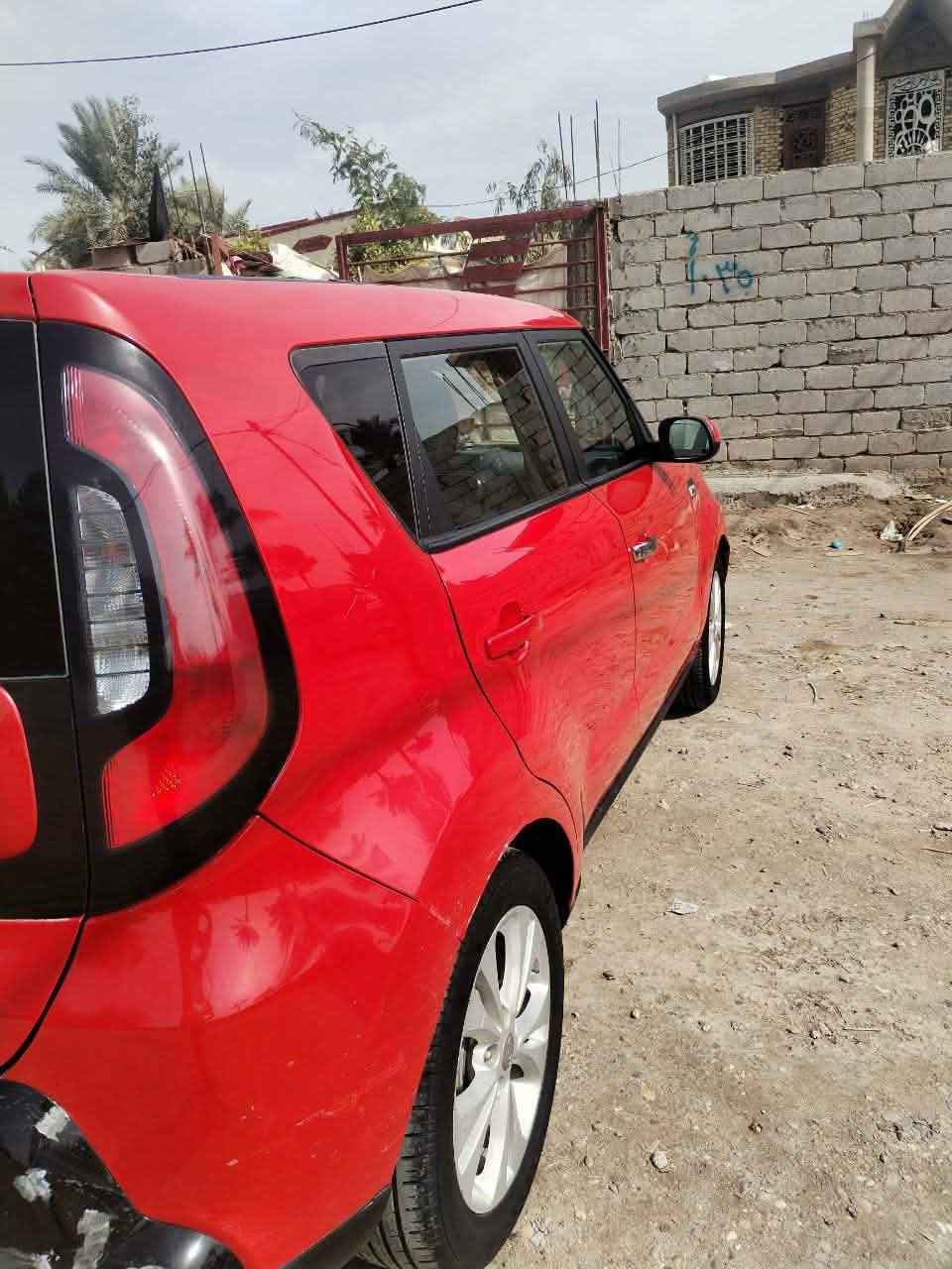 السلام عليكم كيا صول موديل 2016 حادثها مال امريكا الباب خلف الصدر ومبدله اصلي نفس اللون والدور الخلفي فقط والسونار مرفق بالمنشور مكينه 2000 رقم بغداد الدولي الجديد مكينه كير تبريد كهربائيات كلها شرط الفحص  مكاني بابل المركز نادر الأولى *********** او *********** سعرها 115 بيها مجال حك الجيه فقط
