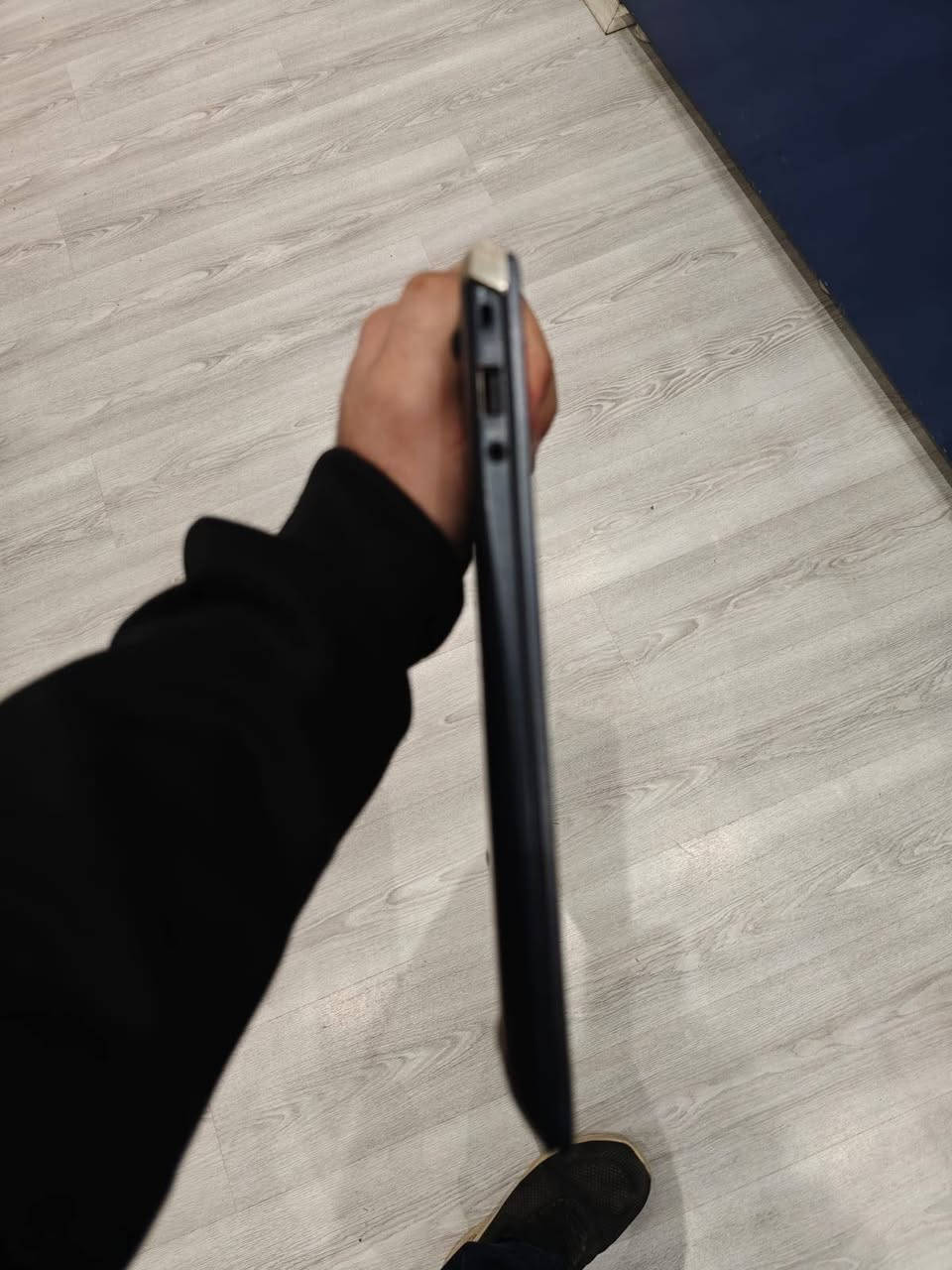 تريد لابتوب جيل عاشر وميزانيتك محدودة
يم دكان للحاسبات ممكن تحصل الانسب دائما ✔️

🔅 الموديل: Toshiba Dynabook
🔅 المعالج: Intel Core i5 — الجيل العاشر
🔅 الذاكرة (RAM): 8 جيجابايت DDR4
🔅 التخزين: 256 جيجابايت SSD
🔅 كرت الشاشة: Intel UHD Graphics — سعة 4GB
🔅 الشاشة: 14 إنج
🔅 نظام التشغيل: Windows 11 Pro

💰 السعر: 275,000 دينار عراقي 
(شامل التوصيل مجاني مع هدايا حقيبة وماوس )

🔹 الحالة: وارد اوربي غير مستعمل بالعراق (كالجديد) نظافة 95% فما فوق 
🔹 البطارية: بحالة جيدة (ضمان ساعه فما فوق)

■ ضمان(١) فحص وتشغيل امام المندوب 
■ ضمان(٢) استخدام اسبوعين اي خلل مصنعي يتم الاستبدال بنفس الموديل


**إذا كنت صاحب هذا الإعلان وتريد حذفه لأي سبب، رجاءا أرسل رسالة إلى الدعم الفني**