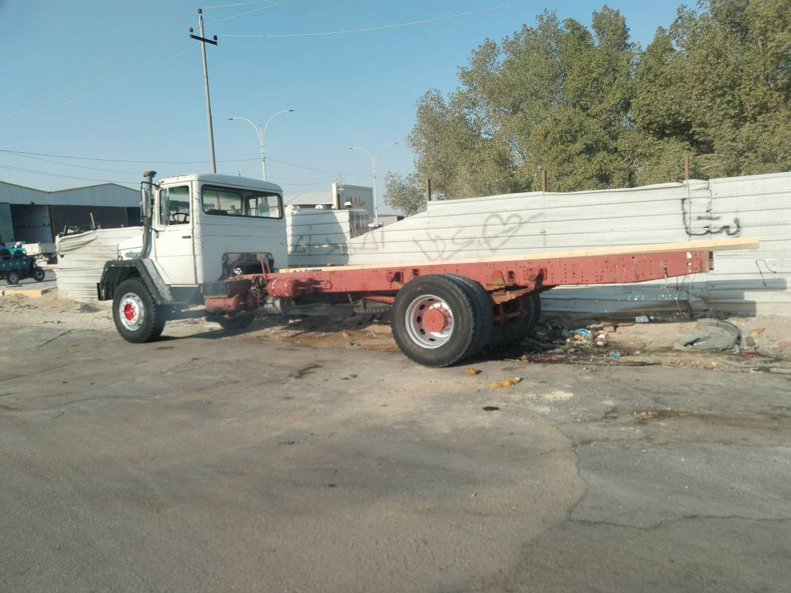 سلام عليكم مارجلوس للبيع موديل 82 كير محرك خير من الله باترياة جدد تايراة زوج جدد صا  لهن شهر انايتي
ولبقيات نص عمر طول 6 ونص 
سنويه جديده ل 2030 بسمي مداور ثاني يوم مسجله ذات جوانب متحركه رقم بغداد انكليزي مميز
جاهزه للعمل 
السعر  10ونص وبيه مجال حك الجيه مكان السياره السماوة
***********
