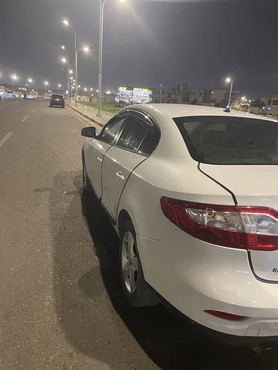 السلام عليكم
رينو فلونس للبيع 
موديل ٢٠١٤
بيضاء نضيفه جداً
-
بدون حادث السياره خليجية 
السيارة شرط غرفتها بلادية 
سستم الاير باك كامل 
كهربائيات كاملة 
سيارة ع البلاد مال شركة 
-
المحرك بلادي جاي سينترا ٤ سلندر 1600 
اقتصادي جدا
-
الكير بلادي يحتاج تبديل
-
تبريد شغال وكامل 
السيارة تقريبا ماشية 120 الف كم  
-
سيارة جاهزة من كل شي فقط رايدلها شاشة
عندي الكومباس والكفر كامل 
-
مواصفات السيارة 
-
كير اوتو وعادي 
-
٤ جامات كهرباء 
-
اشاير بالمرايات 
-
مرايات تحكم كهرباء
-
قفل مركزي اوتوماتيك
-
تحكمات بالستيرن 
-
بريك abs 
-
4 لايت زينون + 2 كشاف 
-
4 ويل + تاير جديد 
-
2 بصمة سويج
-
رقم وسنوية بصرة بأسمي
-
ياجماعة كتبت كل التفاصيل بدون اي زيادة ولانقصان
-
والي عنده استفسار يخابر 
-
مكان السيارة البصرة / محيلة 
-
السعر المطلوب 79 $
-
للاستفسار : ***********
