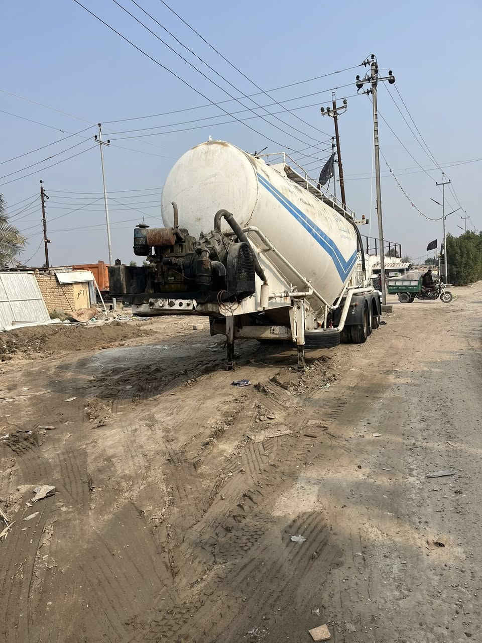 السلام عليكم سايلو جاهز لعمل يحمل 42 تخم تاير ضاقطه أم طير ايراني دويز الماني هذا رقمي ***********
