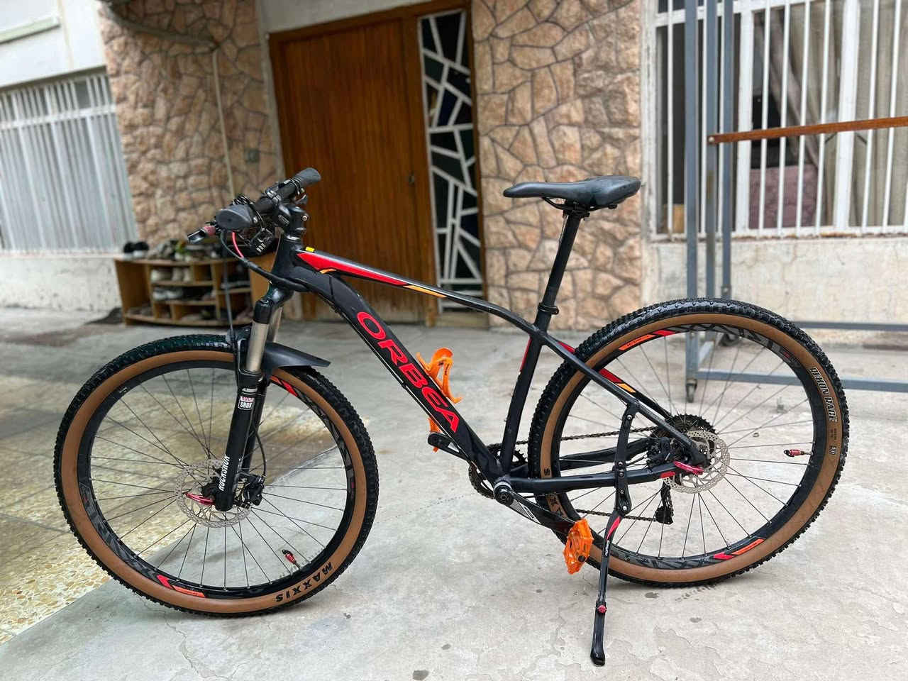 حبايب عندي دراجة اوربيا قياس ٢٩ مرتبه ونظيفه وقطعة كلش حلوه بس تاركها صارلي فتره طويله لان طالب سادس والتهيت همين بشغلي قيمولياها شكد تجيب واللي تفيده يتصل على هذا الرقم مكاني بغداد الغدير 
***********
