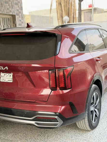 السلام عليكم للبيع كيا سورنتو 2023 وارد امريكي حادث كلش بصيط بدون قطره صبغ السياره فول مواصفات وحلوه وجديده واستخدام بسيط بيها دعاميه خلفيه صبع وبارد كلش بسيط بل جنطه الباقي كفاله ماشيه السياره 55 الف كيلو متر مو مايل سعر السياره 235 وبيها مجال بسيط 
استفسار ***********
***********
