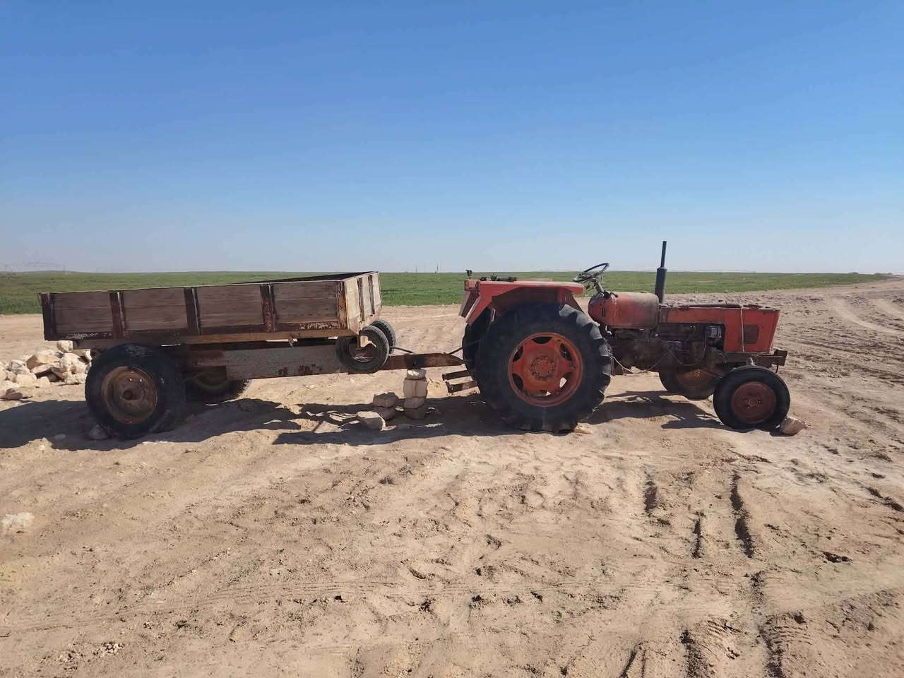 سلام عليكم 
مكينه عنتر موديل 1987 بدون ارقام كير واكسن وجهاز خير من الله 
المحرك بيه براص السعر مليونين ونص وبيها مجال المكان السماوه خلف معامل السميت 
الاتصال على الرقم ***********
غير متواجد ع الفيس
