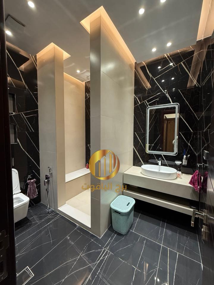 ⁨#للبيع بيت بموقع استثنائي في #السيدية !

🏡 تفاصيل العقار:

 المساحة: 480م
 الواجهة: 12م 
النزال: 40م

الطابق الأول: حديقة خارجية و داخليه، كراج واسع، صالة لأستقبال الضيوف، حمام ضيوف، مطبخ حار وبارد، غرفتين نوم سويت، شلال داخلي، وحمام رئيسي بتصميم أنيق.

الطابق الثاني: 8 غرف نوم ثلاث منها سويت، مطبخ، هول، لوندري بالاضافة إلى حمام رئيسي.

الطابق الثالث: اربع غرف نوم بالاضافة الى حمام رئيسي .

📍 موقع مثالي:
يقع المنزل في السيدية مربع الاقتصاديين آرقى مربعات السيدية على شارع عريض 15م ورصيف 4م

#لمعرفة #السعر #الرقم ( 1 ) #سأتي #السعر #مباشره

📞 للمزيد من التفاصيل أو لحجز معاينة، اتصل بنا على:
 *********** + واتساب مهندس غيث 
 *********** 

أو قم بزيارة مكتب برج الياقوت للتطوير العقاري في السيدية، شارع مركز الشرطة، مجاور صيدلية وصال شوقي، مدخل شارع أبو النخيل.

🛡️ إذا لم يناسبك هذا المنزل، لدينا خيارات متنوعة تشمل منازل، وأراضٍ تناسب جميع الأذواق.

#برج_الياقوت_للتطوير_العقاري #العراق #اكسبلور #realestate #explore #برج_الياقوت #غيث_علي⁩⁩⁩
