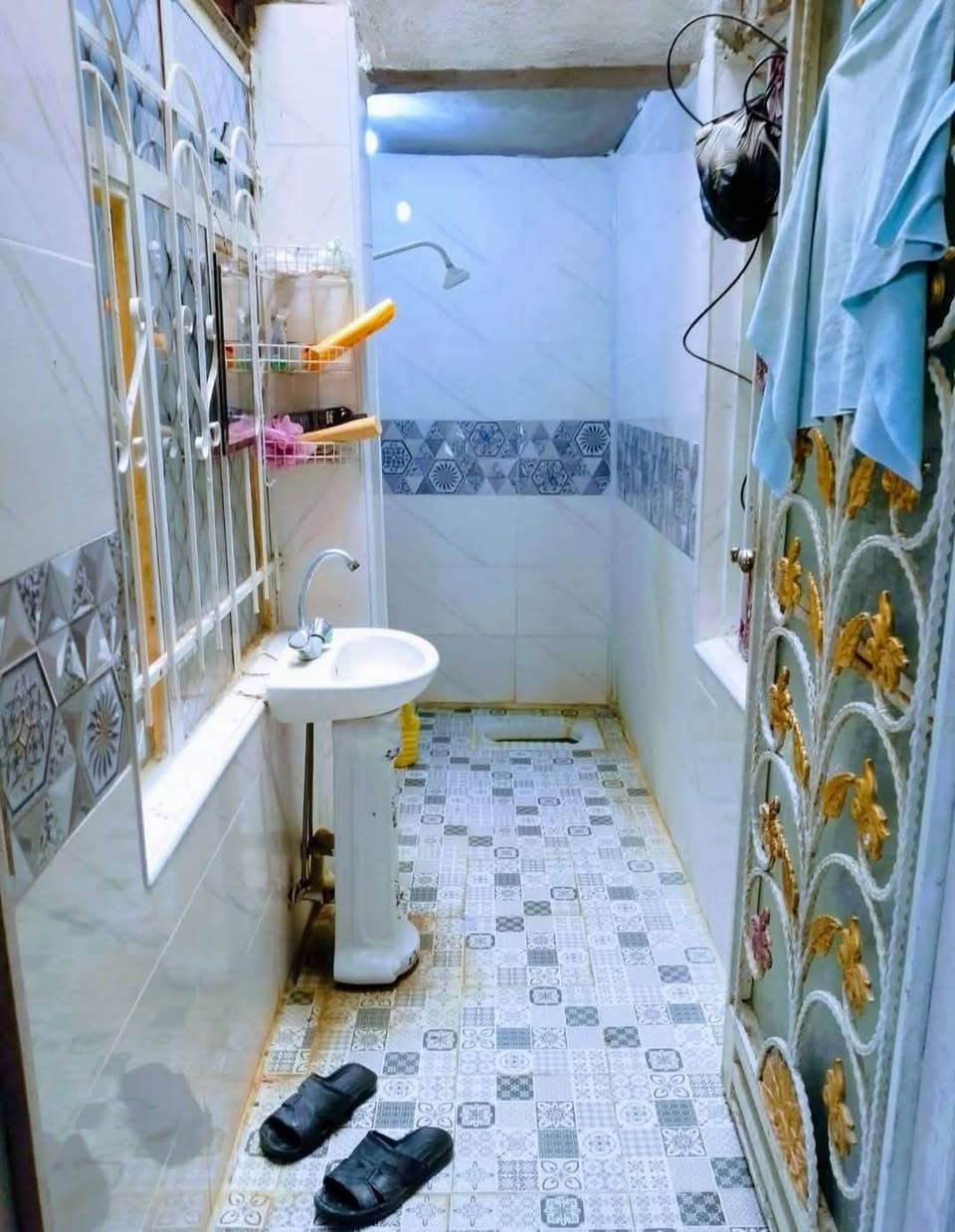 اللهم صل على محمد وآل محمد
بيت للبيع او مراوس بيت أو بقطعة المساحه 200 متر 2غرفه وصاله واستقبال ومطبخ وصحيات داخليه وخارجيه وكراج سياره وحديقه ومخزن اغراض استقبال ١٢متر البيت ركن ١٠٠ متر يبعد عن طريق الزوار /طابو زراعي سند ٢٥ /الاستفسار ***********
