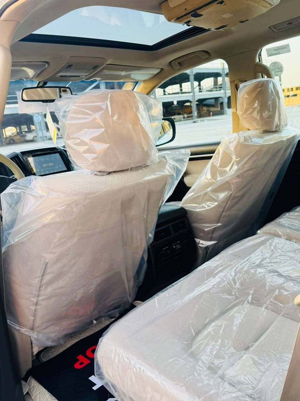 اللهم صلي على محمد وآل محمد
السلام عليكم رمضان كريم 
لاندگروز GX.R بريم موديل (2009)
رقم بغداد مشروع وطني 
السياره على وضع الشركه بالنسبه لموديلها 
استخدام على أيد وحده وبحاله جداً ممتازه 
فول مواصفات السياره 
فتحه 
بصمه 
شاشه عارض HD 
وباقي المواصفات المعروفه 
محرك V6 كفاله من الفتح 
كير ومحرك مكفولات 
تبريد شرط بحاله الوكاله 
حداده جديده امامي خلفي 
كل نقص ما بيها السياره جاهزه من كل شي 
بيها صبغ فقط جاملغات الاماميه مكان الاشاره فقط الباقي كفاله وتكحيل بالهلال الخلفي 
السعر ٢٦٠ 
مكاني ذي قار مركز 
رقم الهاتف *********** أنا خادمك
