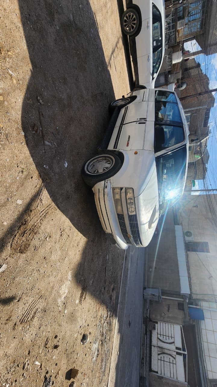 السلام عليكم فان استرو موديل ٩٣ رقم ديالى مشروع وطني انكليزي باسمي تحويل ثاني يوم محرك كير نضيف صدر جديد تخم تاير  جديد السيارة متعوب عليها نقصها بس تبريد السعر ٤٣ وبيها مجال حك الجيه *********** عنوان بغداد الزعفرانيه ***********
