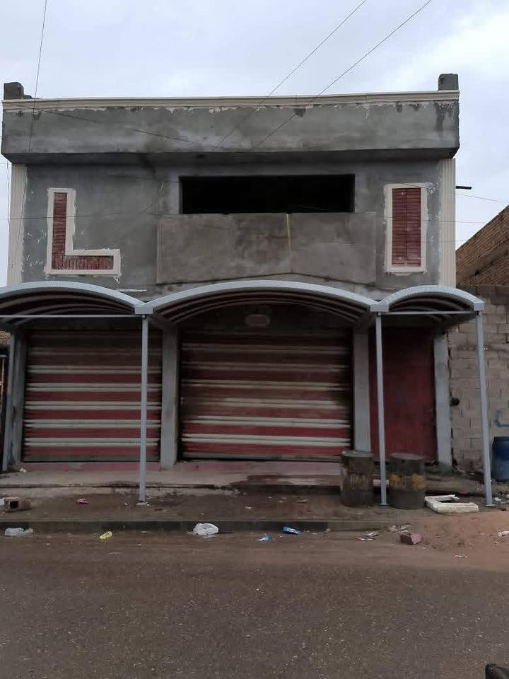 السلام عليكم 100 مربعه عشره في عشره محلات ثنين وشقه طابو صرف عله طابو المدان خدمات كامله جسر ديالى القديم خلف حسينيت اصحاب الكساء البيع البيع فقط سعرهه اب145 مليون وبيهه مجال ***********
