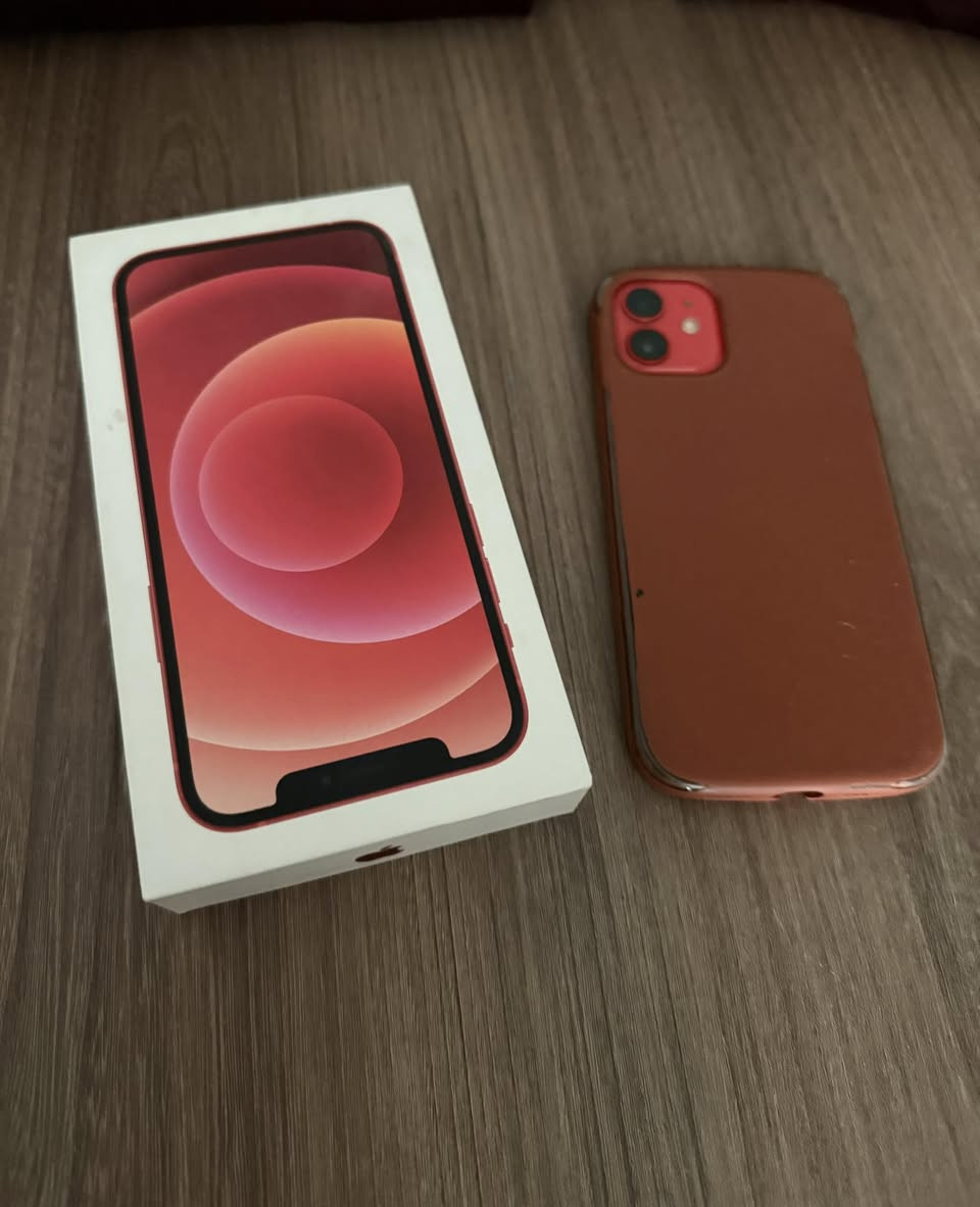 ايفون 12
64GB
نظيف  ما مفتوح و لا داخل تصليح


**إذا كنت صاحب هذا الإعلان وتريد حذفه لأي سبب، رجاءا أرسل رسالة إلى الدعم الفني**