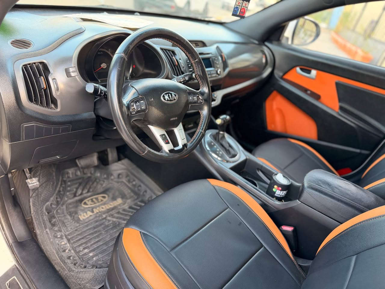 كيا سبورتج خليجي فول عدا بصمة 
رقم بغدادالدولي  بااسمي
خليجي مكينة 2000 دوش 
المواصفات 
بنراما 
مري شفط 
حساس امامي خلفي 
كامرة 
تبريد بيانو 
كشنات جلد وكهرباء 
داخل قرميدي 
سيارة جديدة بمعنا الكلمة
السعر 143 $ بيها مجال 
للاتصال *********** بغداد, العراق
