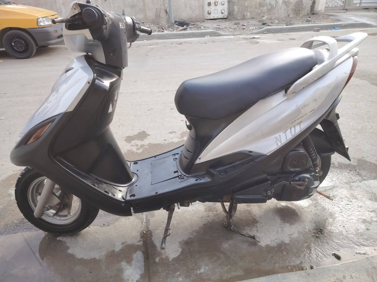 ماكس140 شغالة نكرة سلف بكل وقت كلشي شغال بيهه من عدا العداد مال السرعة ب400 وبيهه مجال مكفولة من السرقة مكاني بغداد الأمين الثانية ***********
