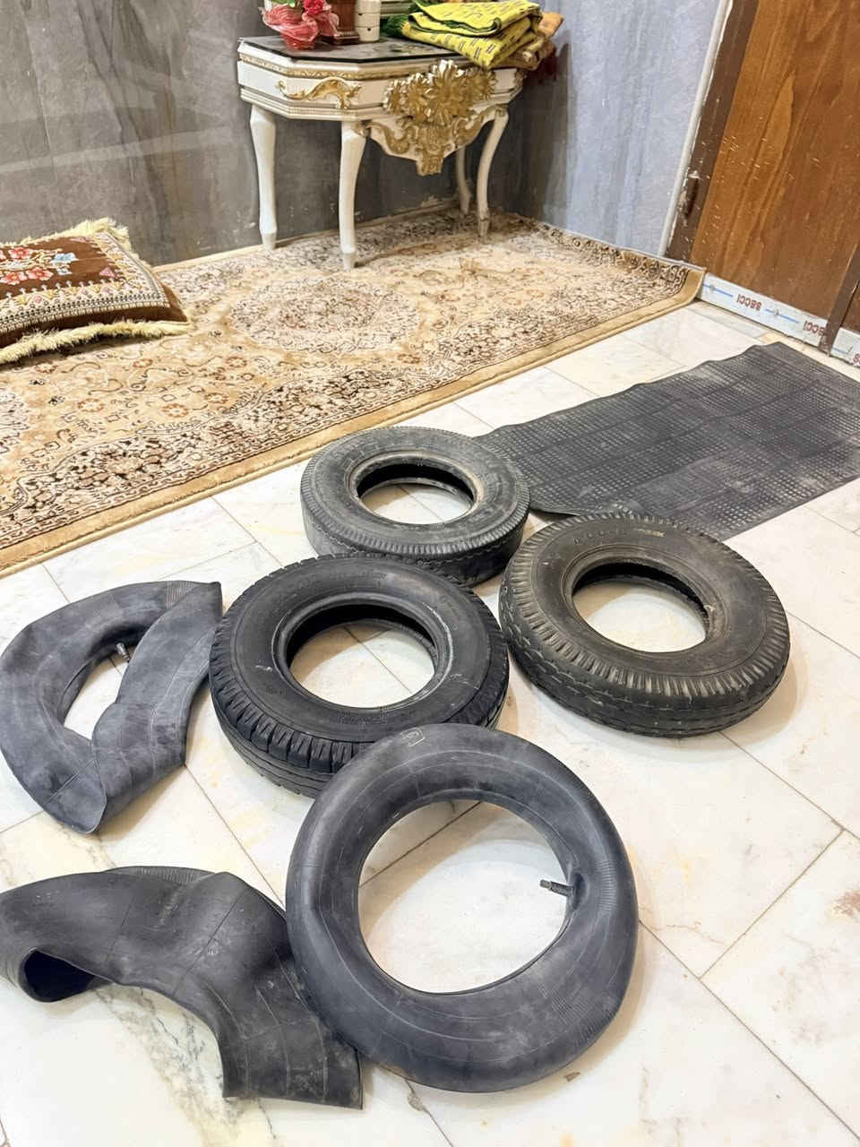 سلام عليكم 3تايرات واحد مسحوك وثنين مابيهن شي حته فتيله ماكو جوب مو جوبلس +٣جوابه جدد +كاعيه وره قيم واخذ شتنطيني نعمله


**إذا كنت صاحب هذا الإعلان وتريد حذفه لأي سبب، رجاءا أرسل رسالة إلى الدعم الفني**