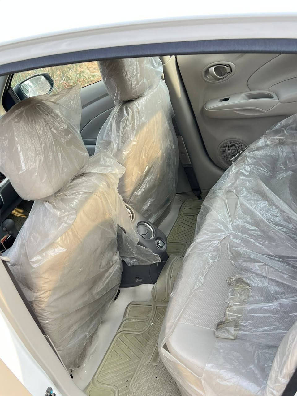 سلام عليكم
نيسان سني مصري 2024 مكفوله ما عدى شخط بالجاملغ الخلفي موضح بالصوره 
والباقي كفاله حتى من البارد 
مواصفاتها 
تحكمات استيرن 
شاشه 
كامره 
تبريد قطعتين 
دواخل بيجي 
السياره نضيفه وما ناقصها شي  مكينه و كير خير من الله 
مكاني البصره 
السعر 120 وبيها مجال بسيط للشراي 
***********
