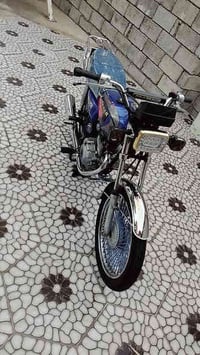 للبيع دراجه نضيفه كدام عين سعره 400 تواصل ع خط 07721177364