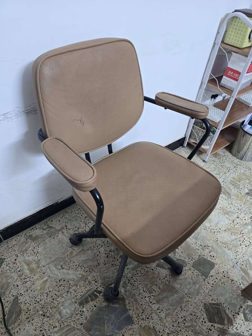 السلام عليكم
اجهزة واثاث مختبر للبيع 
مع كافات المحلقات نظافة ١٠٠%
كاونتر 
سنتر فيوج 
مايكرو سنتر فيوج 
اي كروما 
حاضنة 
مجهر 
سبكترو ابل
حاسبة وطابعة 
كراسي جلد 
كرسي متحرك 
بايبيتات 
تيوبات 
كتات كيمياء
للاستفسار ***********
