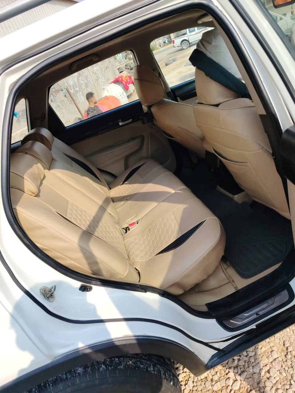 يالله للبيع سورنتو خليج /
موديل /2010
 محرك/6/السياره فول
 مواصفات واحد عله واحد /سقف بنو رامه 
 وجاهزه عله اخر حبه  كفاله عامه
 من ضربه وصبغ وتبديل عده(قبق الجنطه فقط تبديل) والباقي كفاله بشرط مكينه وكير بشرط حداديه 100/70 تخم تاير جديد تبريد 🥶🥶 رقم بغداد شرط التحويل السعر /140 / وبيه مجال مكان السياره الدوانيه قضاء الحمزه
اتصال ***********
