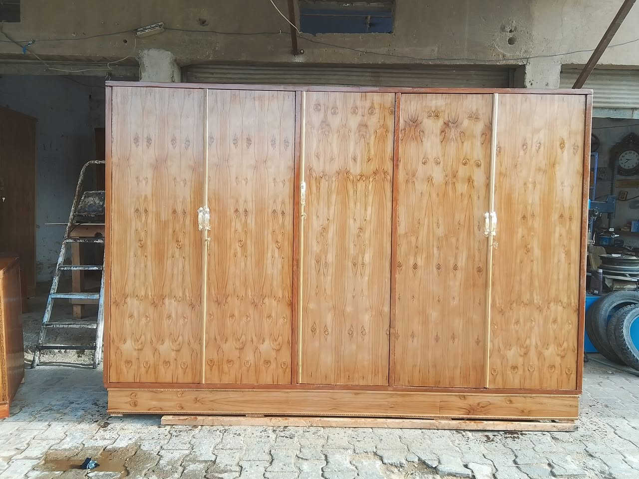 سلام عليكم كنتور ابو خمسه نضيف كلش سعره 200يوجد توصيل فقط بغداد التواصل ***********
