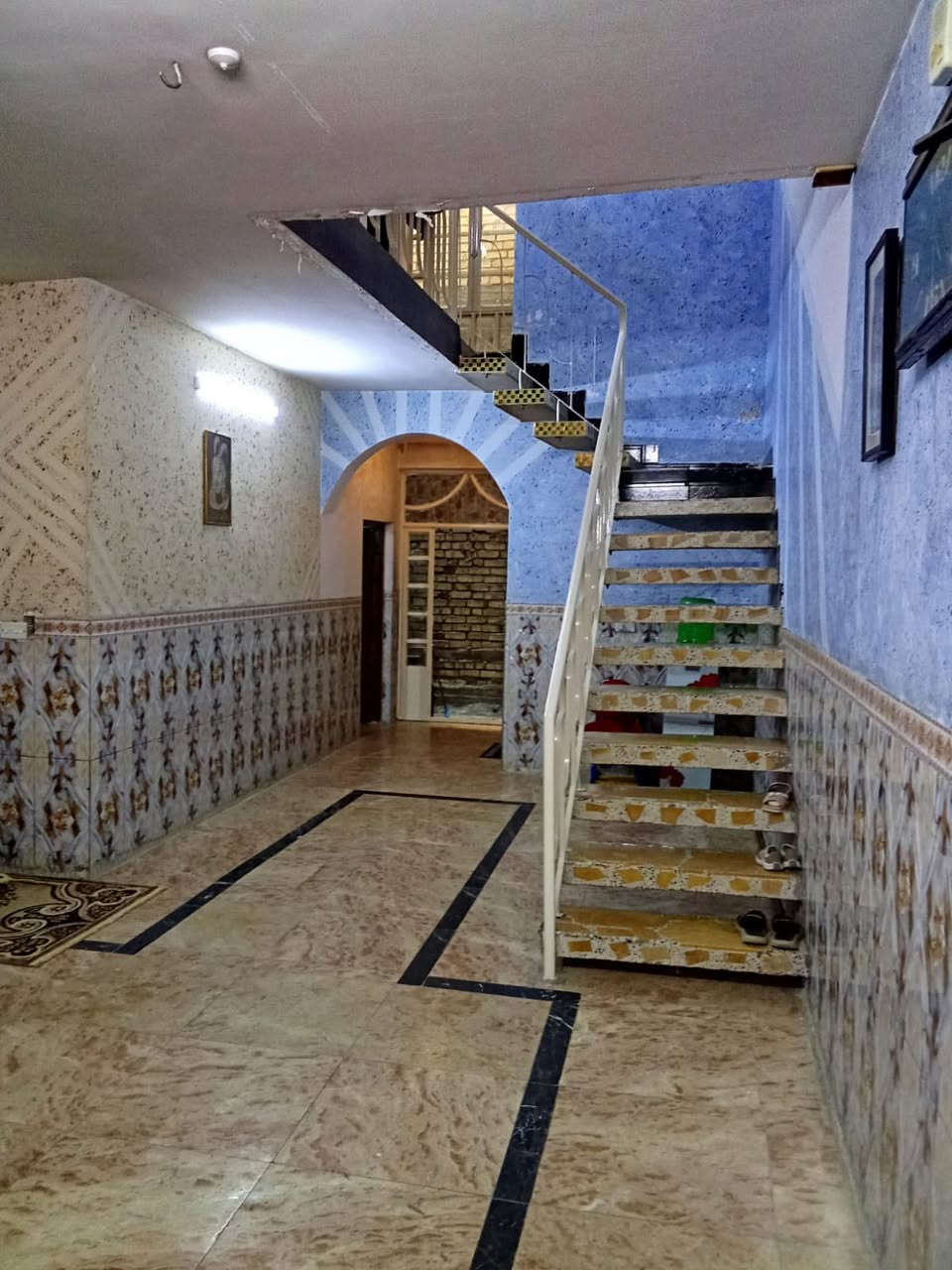 السلام عليكم بيت 🏡 ١٥٠م للبيع في البلديات٩نيسان الأسمنت طابقين موقع ممتاز قريب جدا علا نادي الصناعه للاستفسار مكتب الشمس 🌞 للعقار ***********
