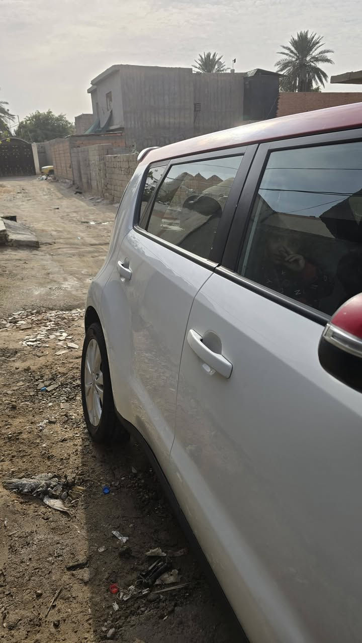 صول موديل ١٤
وارد امريكي ثلاث قطع حادث امريكي
ماشيه ١٠٣
السعر ١٠٠ $   وبيهاا مجال 
محرك ٢٠٠٠
***********
