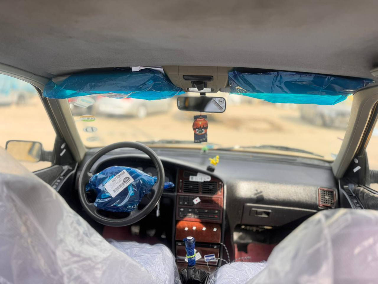 بيجو باص موديل 2013  تخم تاير جديد صدر امامي خلفي جديد مكينة وكير جديد لاصرف ولابخار تتفئ وتبريد شغال ***********
