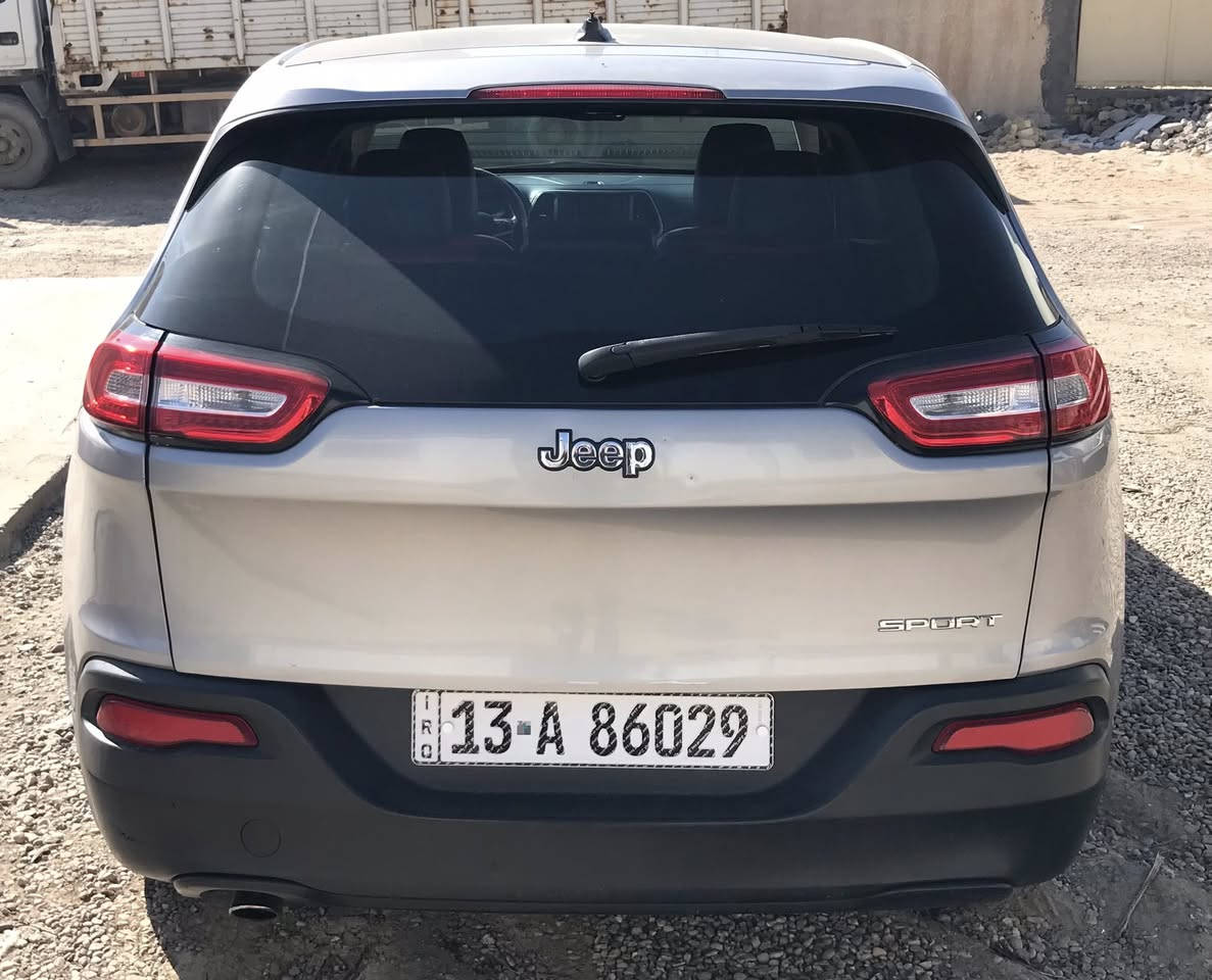 جيب شيروكي بزون موديل 2016 محرك 2400 اربعة سلندر فئة سبورت حادثها تبديل بنيد فقط شاصي ولغود سليمة كما موضح بالصور والسونار ارباكات كلها سليمة بلاد حدادية امامية جديدة وتخم تاير جديد ماشية 80 الف ميل رقم ميسان باسمي . السعر : 125$ مكانها ميسان للاستفسار الاتصال على الرقم ***********
