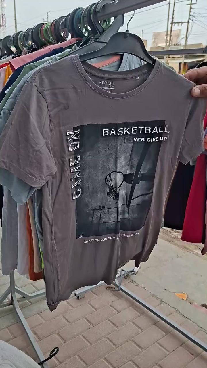 على بركة الله
تشيرت العيد ولادي ماركات اصلي من عمر ٦ الى ١٢ سنة
 ( محل بالات ميلانو ١ للملابس الرجالية )
عنوان المحل :- الرفاعي شارع ٤٠ المحلات الجديدة (الاستثمار)


**إذا كنت صاحب هذا الإعلان وتريد حذفه لأي سبب، رجاءا أرسل رسالة إلى الدعم الفني**